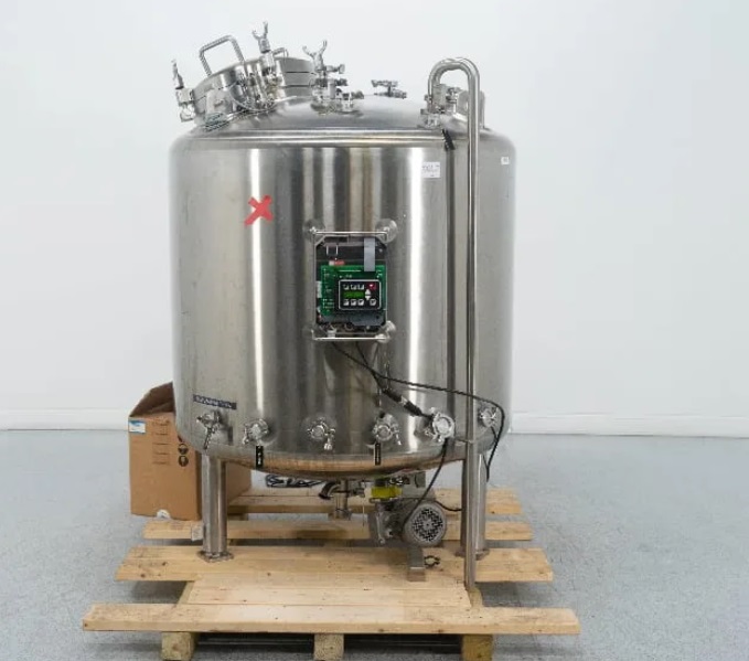 ***SOLD*** used 1400 Liter (370 Gallon) Northland Stainless Sanitary Reactor Vacuum Vessel. Internal Rated 60/Full Vacuum PSI @ 350 Deg.F.. Includes Bottom Mounted Agitation 3/4 HP and Load Cells. Also has (2) Top mounted spray balls for CIP. 6'5